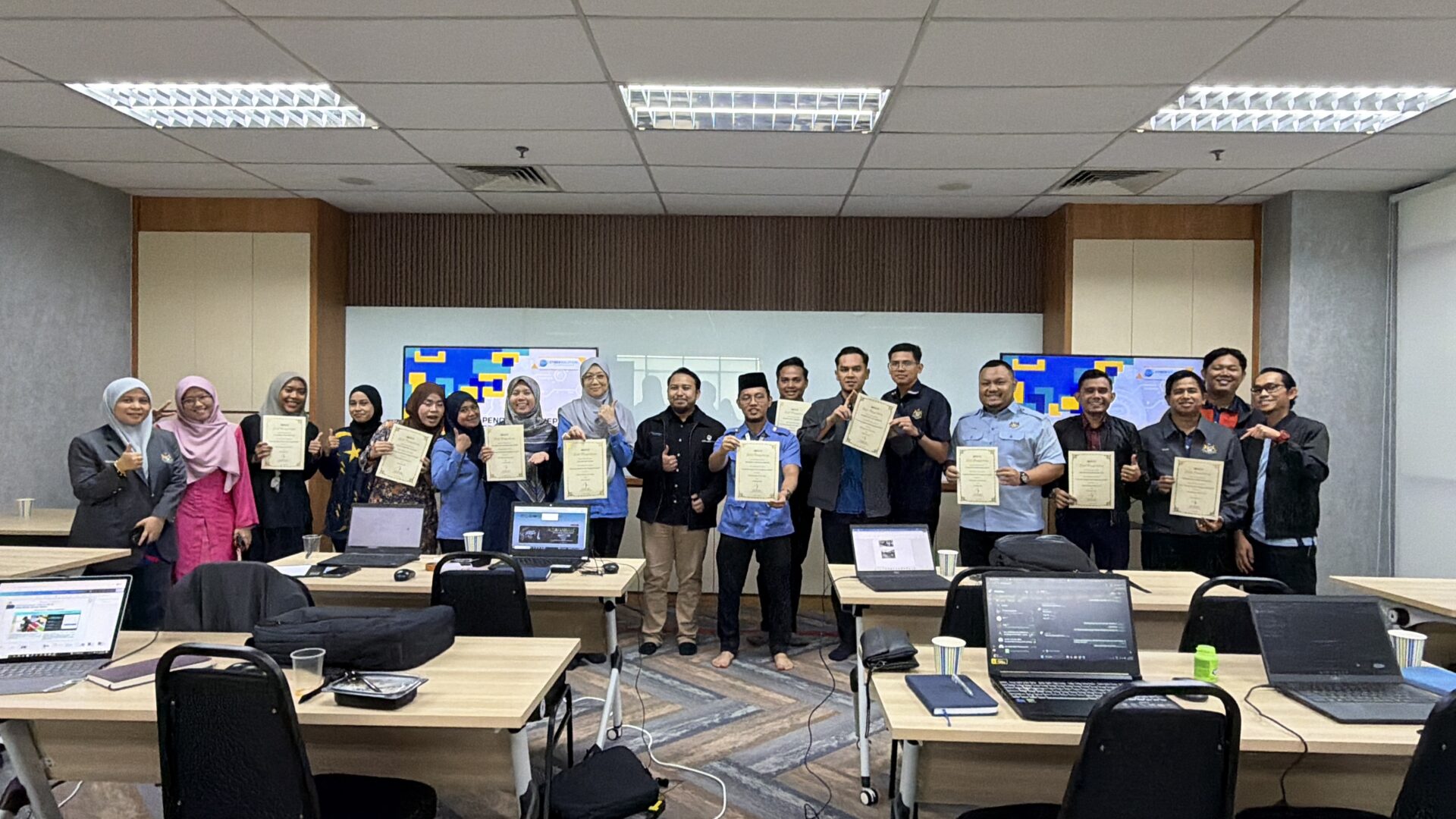 Mbpg Design Latihan ChatGPT & Canva untuk MBPG | Memperkasa Transformasi Digital PBT
